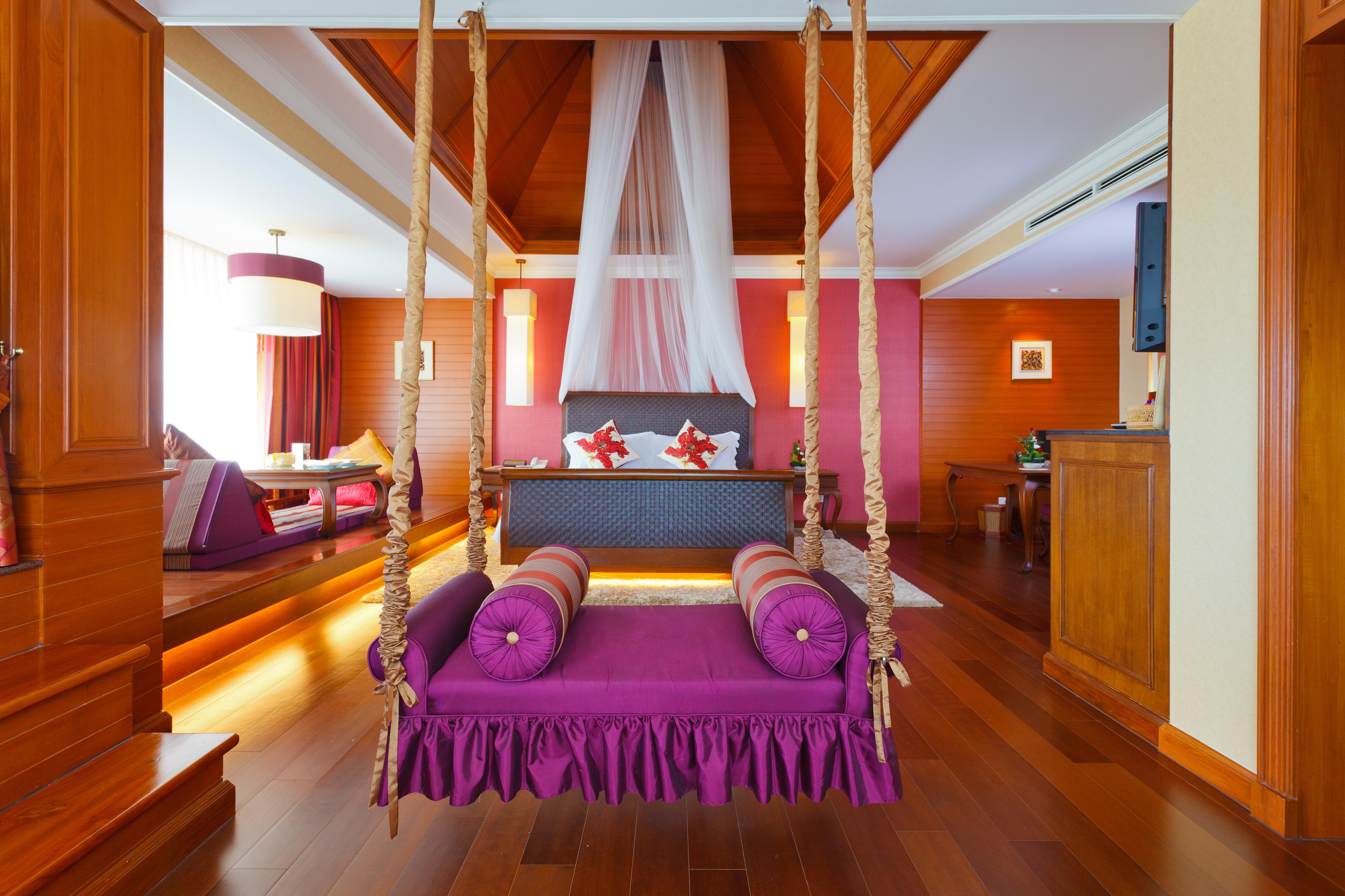 Diamond Cliff Resort & Spa, Patong Beach Luaran gambar A swing in a hotel room