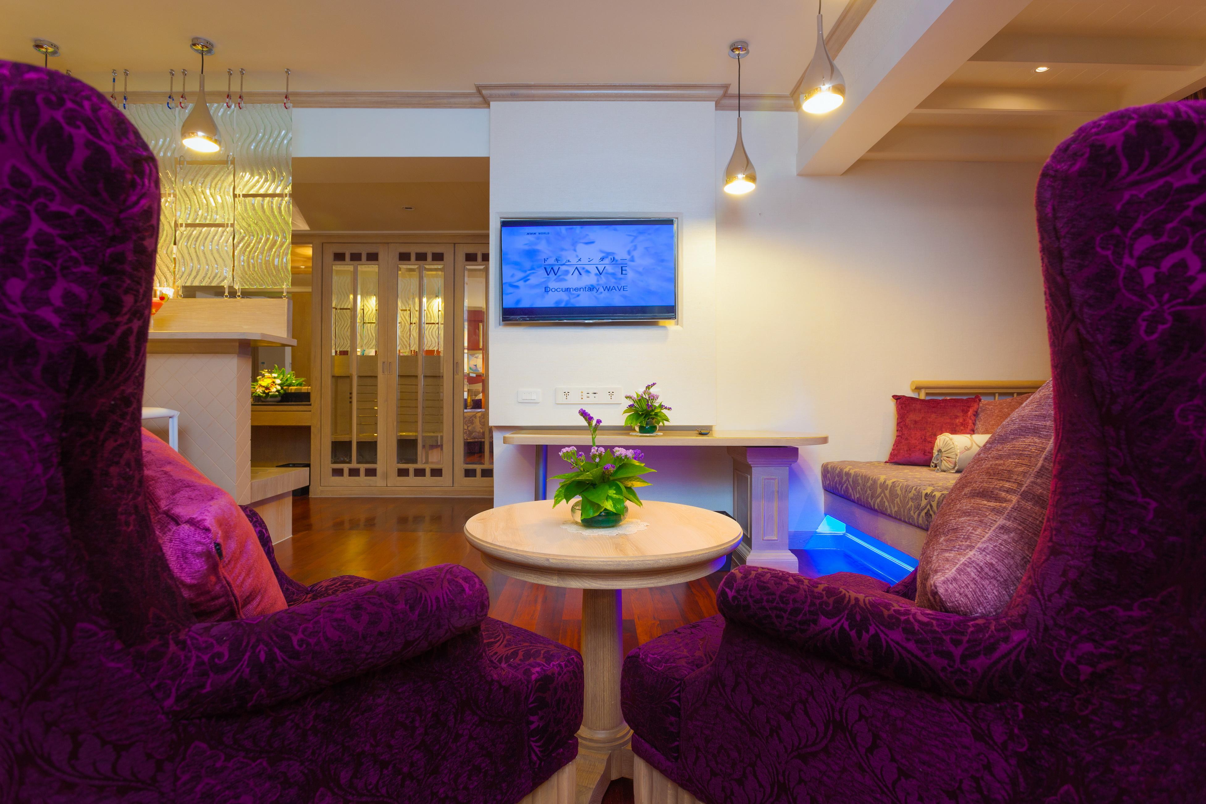 Diamond Cliff Resort & Spa, Patong Beach Luaran gambar A suite at the hotel
