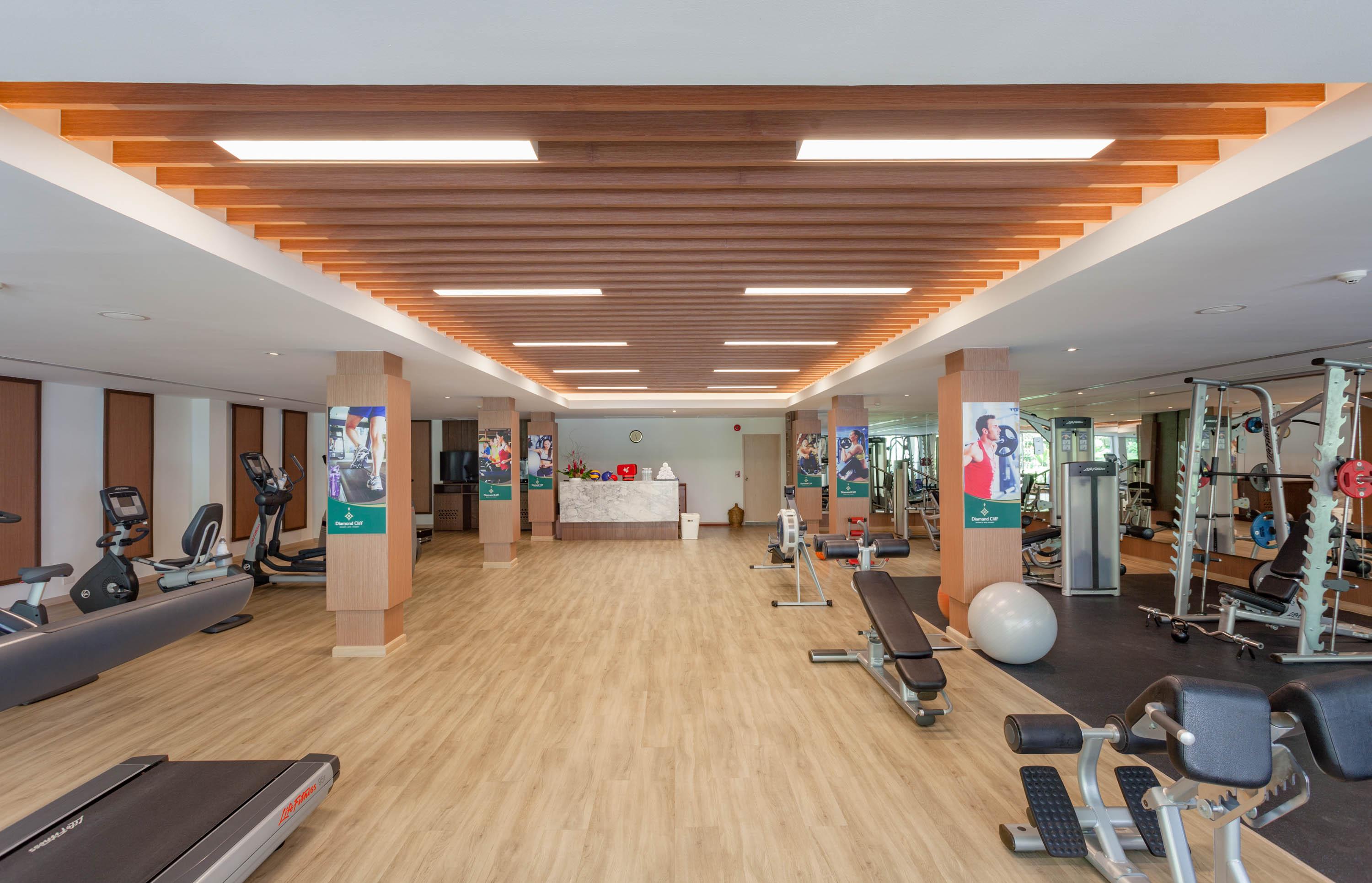 Diamond Cliff Resort & Spa, Patong Beach Luaran gambar The gym at the hospital