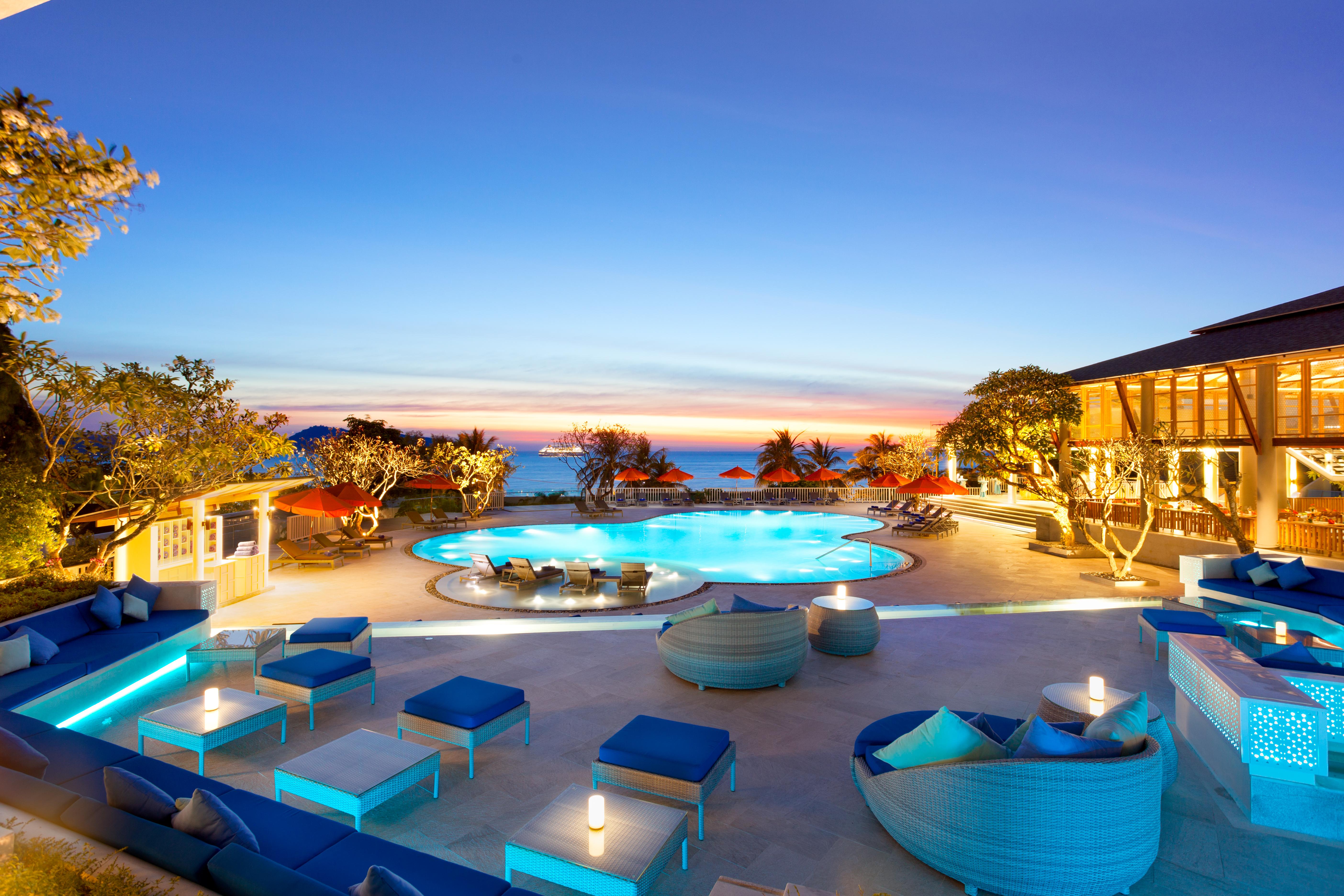 Diamond Cliff Resort & Spa, Patong Beach Luaran gambar The swimming pool at the hotel
