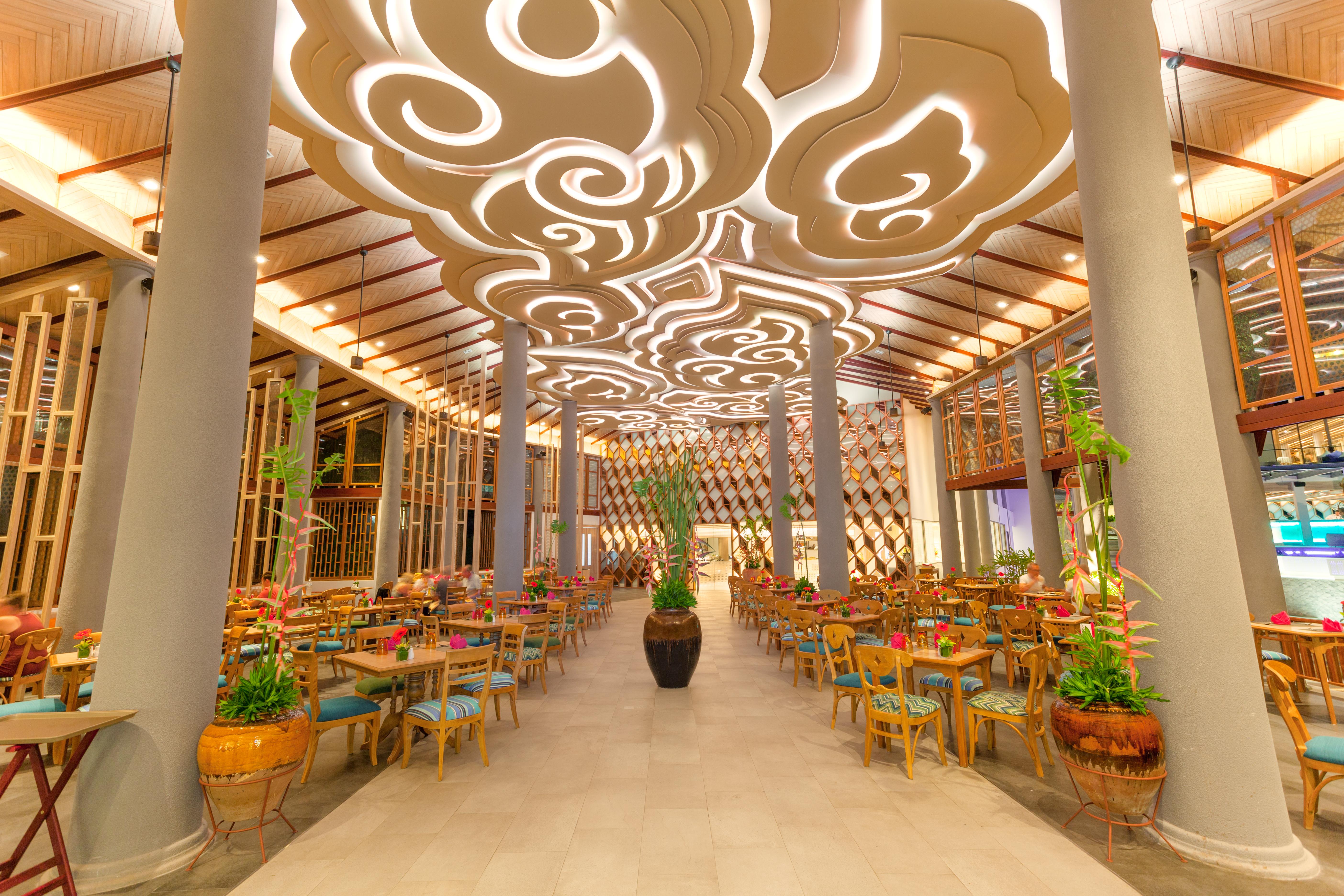 Diamond Cliff Resort & Spa, Patong Beach Luaran gambar The interior of the restaurant